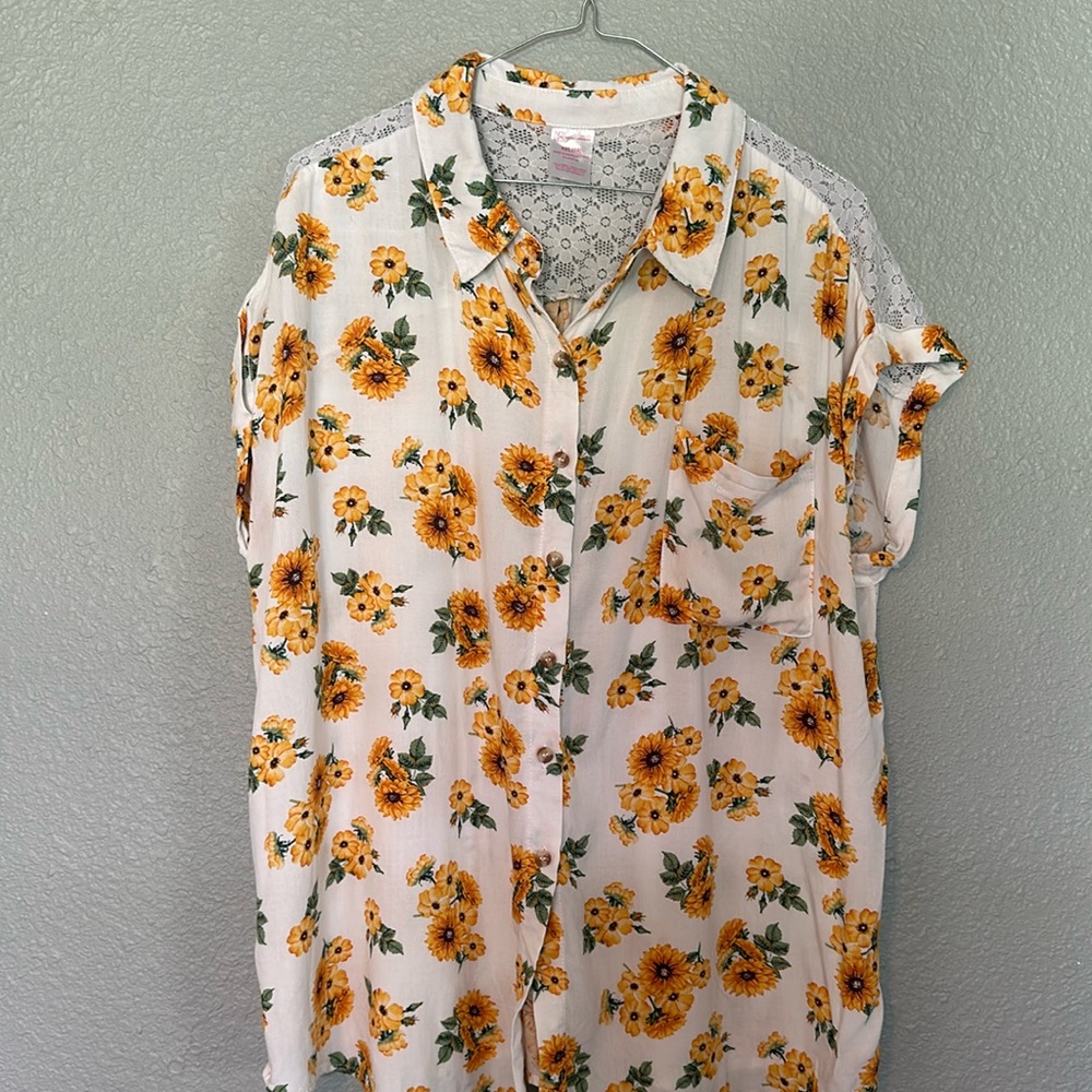 No boundries button down summer shirt with lace. Size XXL
